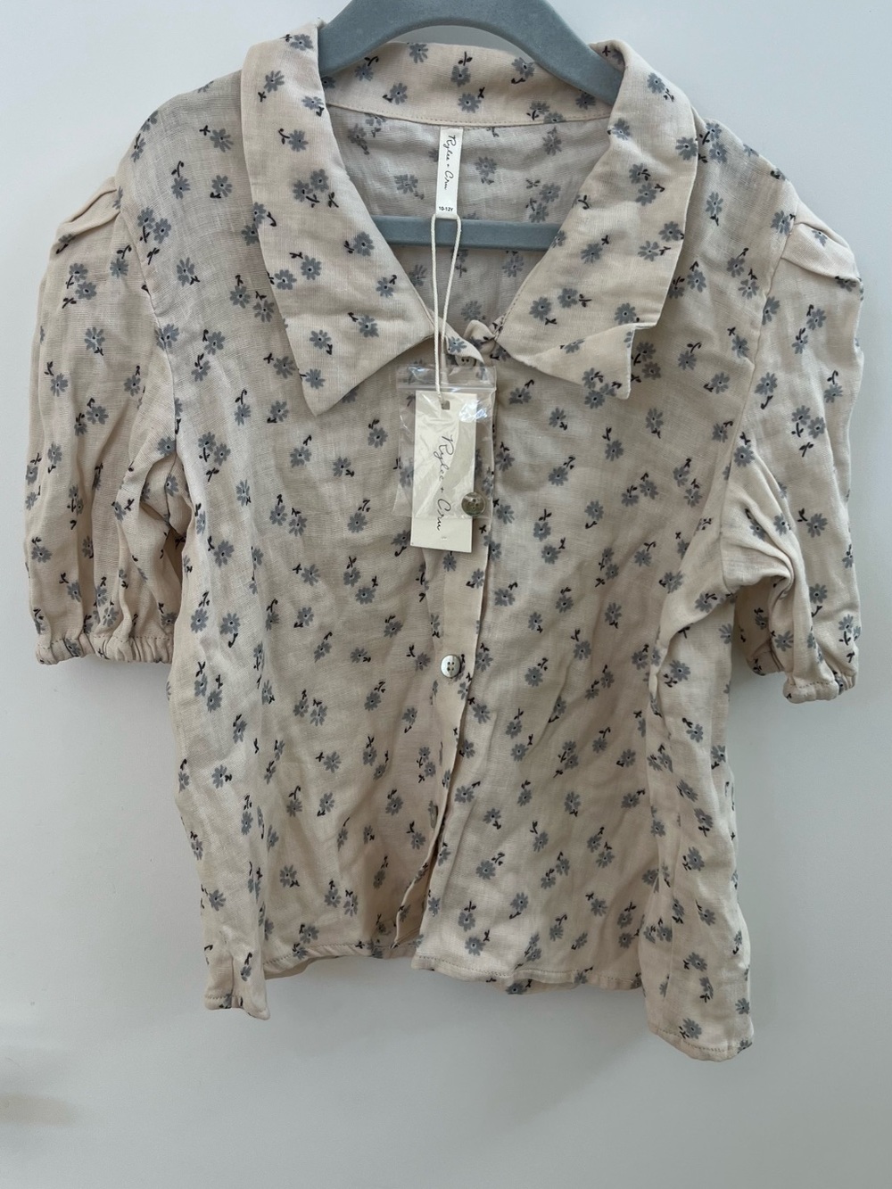 Rylee + Cru Beige Floral Button-Front Puff Sleeve Top